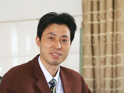 余勝倉：遠恒佳教育集團中小學管理中心主任、研究院副院長