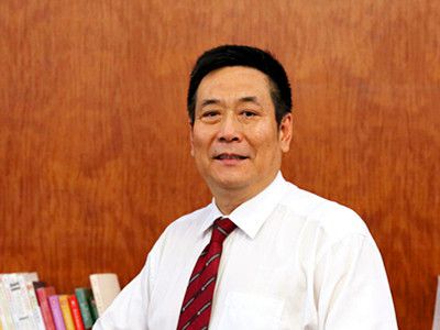 畢國軍：教育學(xué)博士、深圳市名校長