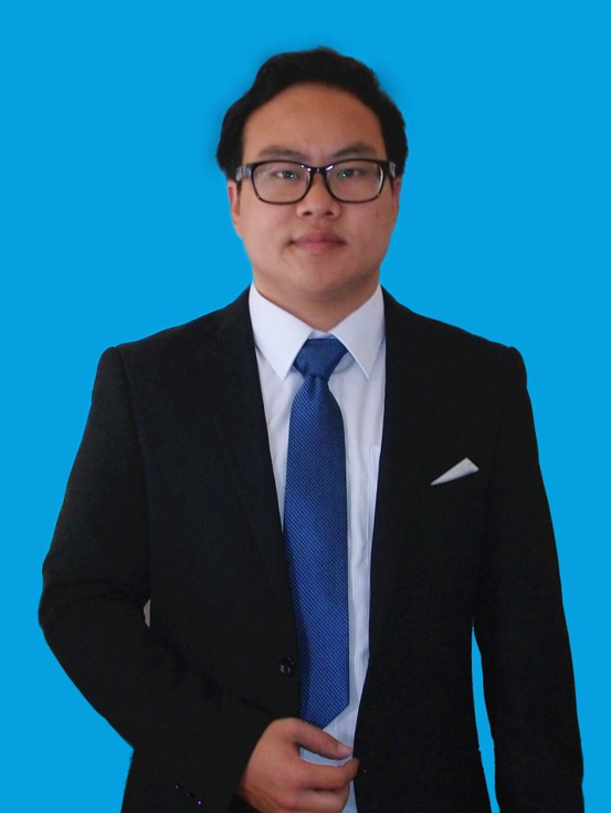 陳先濤：中學(xué)生物教師，原銅仁市外國(guó)語(yǔ)學(xué)校生物教師、理科綜合教研組長(zhǎng)，教學(xué)功底扎實(shí)