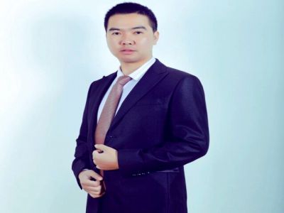 張敬波：學(xué)生發(fā)展中心主任，高級教師，重慶市優(yōu)秀德育工作者，重慶市培訓(xùn)師，長壽區(qū)小學(xué)語文骨干教師，榮獲長壽區(qū)小學(xué)語文優(yōu)質(zhì)課一等獎(jiǎng)多次