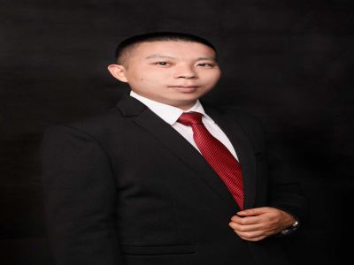 羅章富：中學(xué)地理教師，開(kāi)州區(qū)優(yōu)秀教師，獲部級(jí)優(yōu)課大賽一等獎(jiǎng)