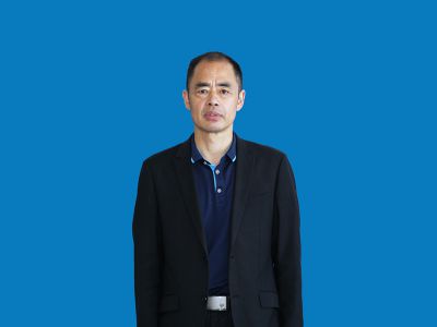 李炎海：中學(xué)化學(xué)教師，高級教師，湖北名師，來自黃岡分校，長期擔(dān)任清北班化學(xué)教學(xué)，學(xué)科功底深厚，教學(xué)作風(fēng)扎實(shí)，教學(xué)成績突出，深受學(xué)生喜愛