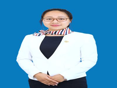 張英：中學(xué)數(shù)學(xué)教師，中學(xué)一級教師，西南大學(xué)研究生，教育學(xué)碩士，原云南玉溪市江川區(qū)第一中學(xué)優(yōu)秀教師，所教學(xué)生成績優(yōu)異，位于區(qū)內(nèi)前列