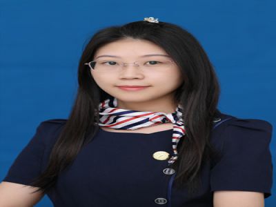 況雯:中學(xué)部英語,四川外國語大學(xué)英語語言文學(xué)學(xué)士，英語功底扎實(shí)，專業(yè)8級，教學(xué)經(jīng)驗(yàn)豐富。教授學(xué)生3000人次以上；所在教學(xué)點(diǎn)英語單科上線率達(dá)96%