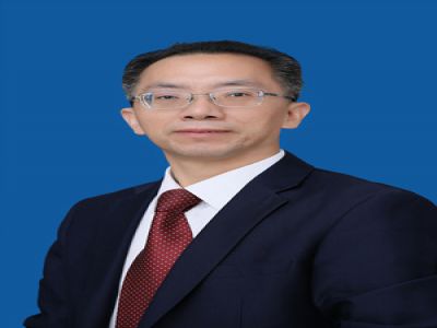 汪繼波:中學(xué)數(shù)學(xué)高級教師，曾任副校長、教導(dǎo)主任，年擔(dān)任年級主任、歷任高中數(shù)學(xué)教研組長、備課組長、班主任，廣州市白云區(qū)高三中心組成員等。多次獲教學(xué)成果一等獎(jiǎng)，數(shù)名學(xué)生考入北大、清華、浙大、復(fù)旦、中大、武大等名校，曾獲市級“優(yōu)秀教師”、“優(yōu)質(zhì)課”競賽市級一等獎(jiǎng)、省級二等獎(jiǎng)，數(shù)學(xué)競賽省級“優(yōu)秀輔導(dǎo)教師”，“優(yōu)秀班主任”，等等。20多篇數(shù)學(xué)論文公開發(fā)表，其中2篇被中國人民大學(xué)《高中數(shù)學(xué)教與學(xué)》全文轉(zhuǎn)載。