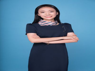 石秋童:美術(shù)，畢業(yè)于四川美術(shù)學(xué)院，成績優(yōu)異，獲得四川美術(shù)學(xué)院畢業(yè)設(shè)計(jì)學(xué)院獎(jiǎng)，大學(xué)期間在心田美術(shù)兼職兩年，有豐富的教學(xué)經(jīng)驗(yàn)。