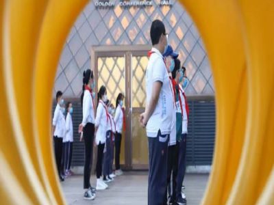 一米之外—— 隔離病毒，不隔離愛