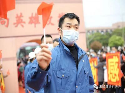 榜樣的力量2：逆行“請戰(zhàn)”湖北，妻子為他點贊！