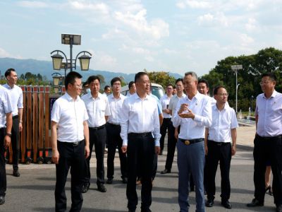 劉小強(qiáng)書記率領(lǐng)區(qū)領(lǐng)導(dǎo)集體調(diào)研遠(yuǎn)恒佳學(xué)?！P(guān)注教育、關(guān)心教育、支持教育